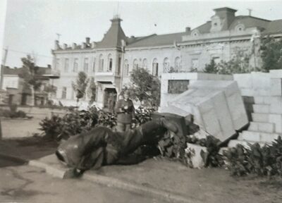 пам'ятник леніну