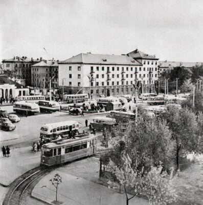 Центральні вулиці Житомира 1963 площа Перемоги (бувша Жовтнева) та вулиця Театральної, площа ще без танка