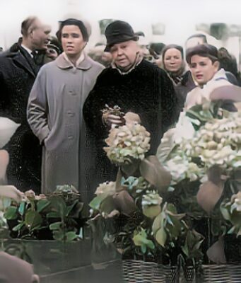 Пам'ятник Корольову відкриття, Мати С. П. Корольова - Марія Миколаївна, дочка Наталія, внук - Андрій Корольов